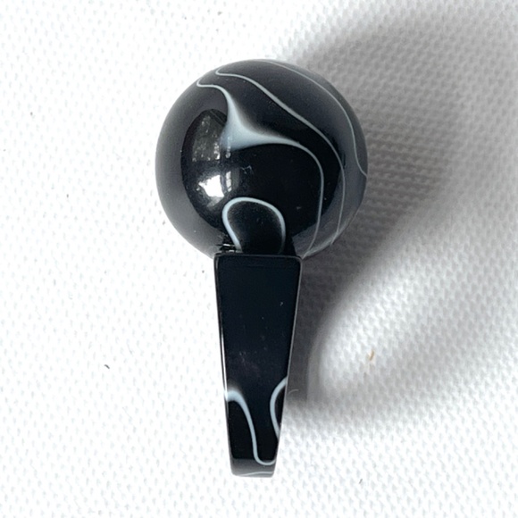 Vintage Size 6.75 Lucite Ring Chunky Ball Top White Black Swirl Statement Unisex - Picture 10 of 12